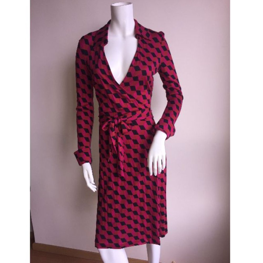 DIANE VON FURSTENBERG DVF Wrap Dress 100% SILK, SIZE 2, RED & BLACK